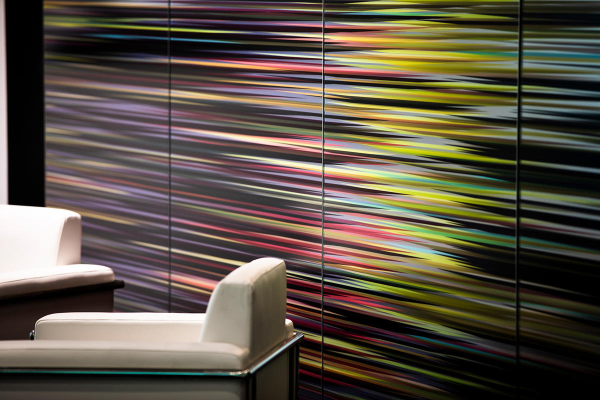 FSRT633 Система облицовки стен Levelr с панелями из вивихромового хромового стекла в отражающей конфигурации с индивидуальной цветовой прослойкой и опалексной отделкой, индивидуальной графикой туалета с индивидуальной подсветкой световой панели и настраив Forms-surfaces  - Вид №12