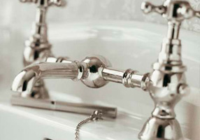 Gentry Home Смеситель для раковины мостик на 2 отверстия 200мм Mayfair Dark gold GH103268 - Вид №1