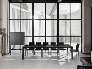 Выдвижной обеденный стол из стали и дерева