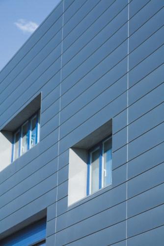 VMZINC Вентилируемый фасад из титан-цинка с ламелями sun-id-1390022 - Вид №3