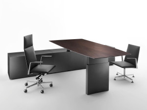 Прямоугольный стол с регулируемой высотой