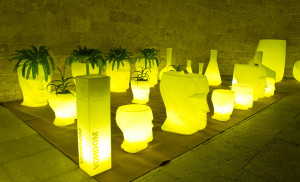 070175 Столик светящийся LED RGBW DMX BATTERY Vondom Adan