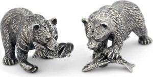 10648918 Vagabond House Набор для соли и перца Vagabond House Лесные истории.Медведи с рыбой 6см, олово Олово