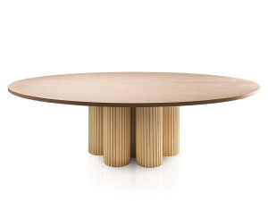 Круглый деревянный стол