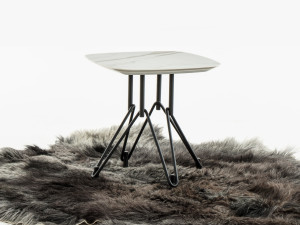 Квадратный стол из спеченного камня