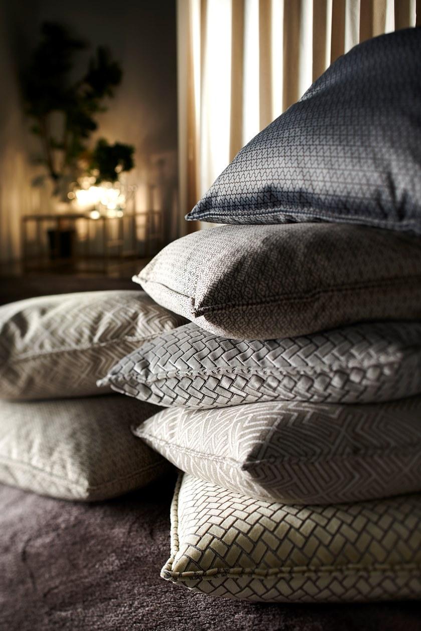 Former In Italia Квадратная подушка из бархата sun-id-1511850 - Вид №3