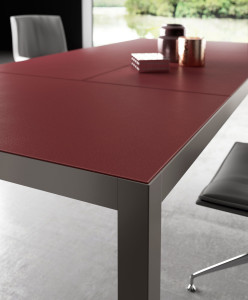 Кожаный стол