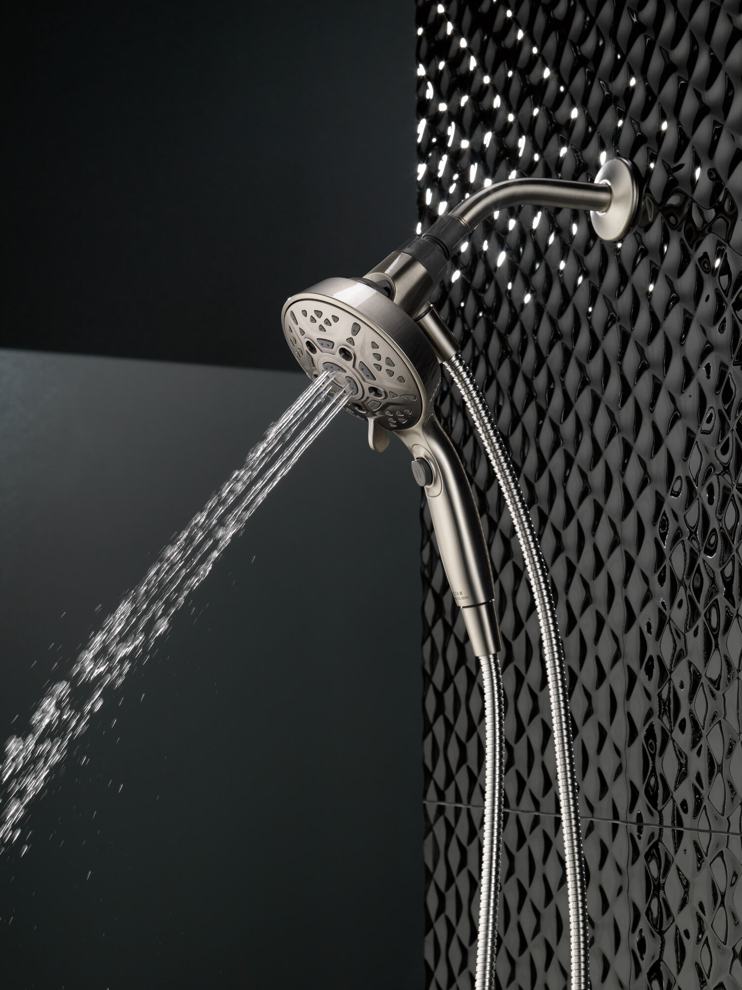 Ручной душ SureDock ™ с 7 настройками Delta Faucet 75707SN - Вид №14