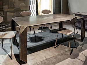 Металлический прямоугольный обеденный стол