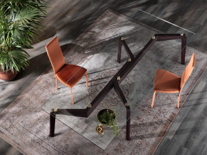 Фиксированный стол с хрустальной столешницей