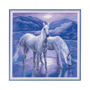 1032 Канва/ткань с рисунком Рисунок на канве 41 см х 41 см "В рассвете" Матренин посад