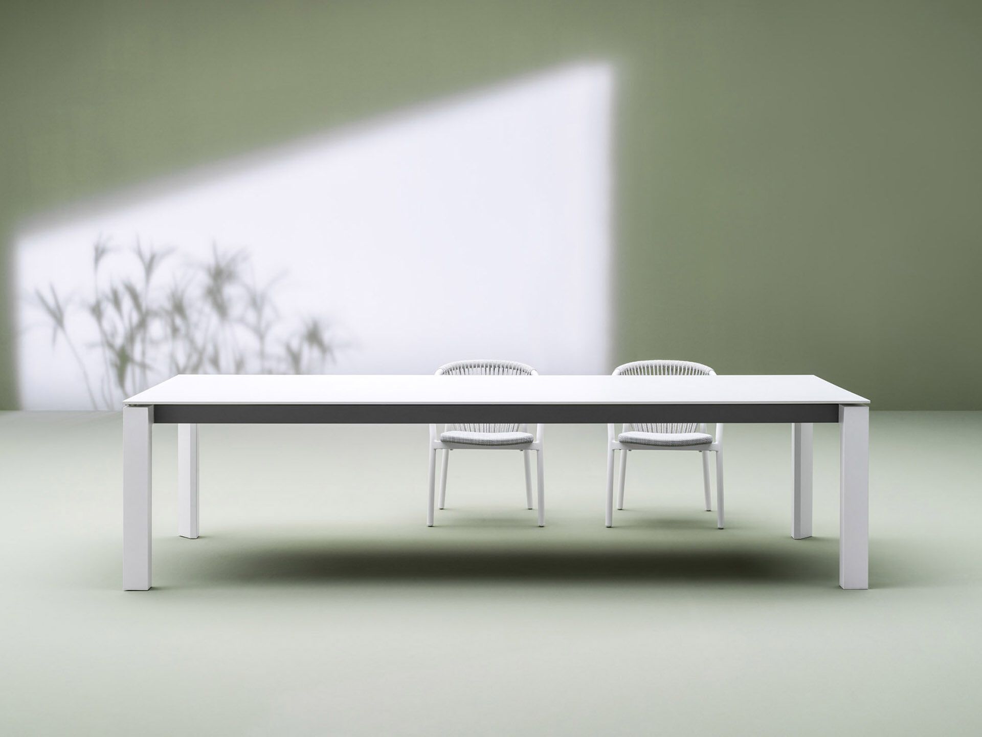 Алюминиевый выдвижной садовый стол с порошковым покрытием Varaschin дольмен ARCH-00102165 - Вид №1