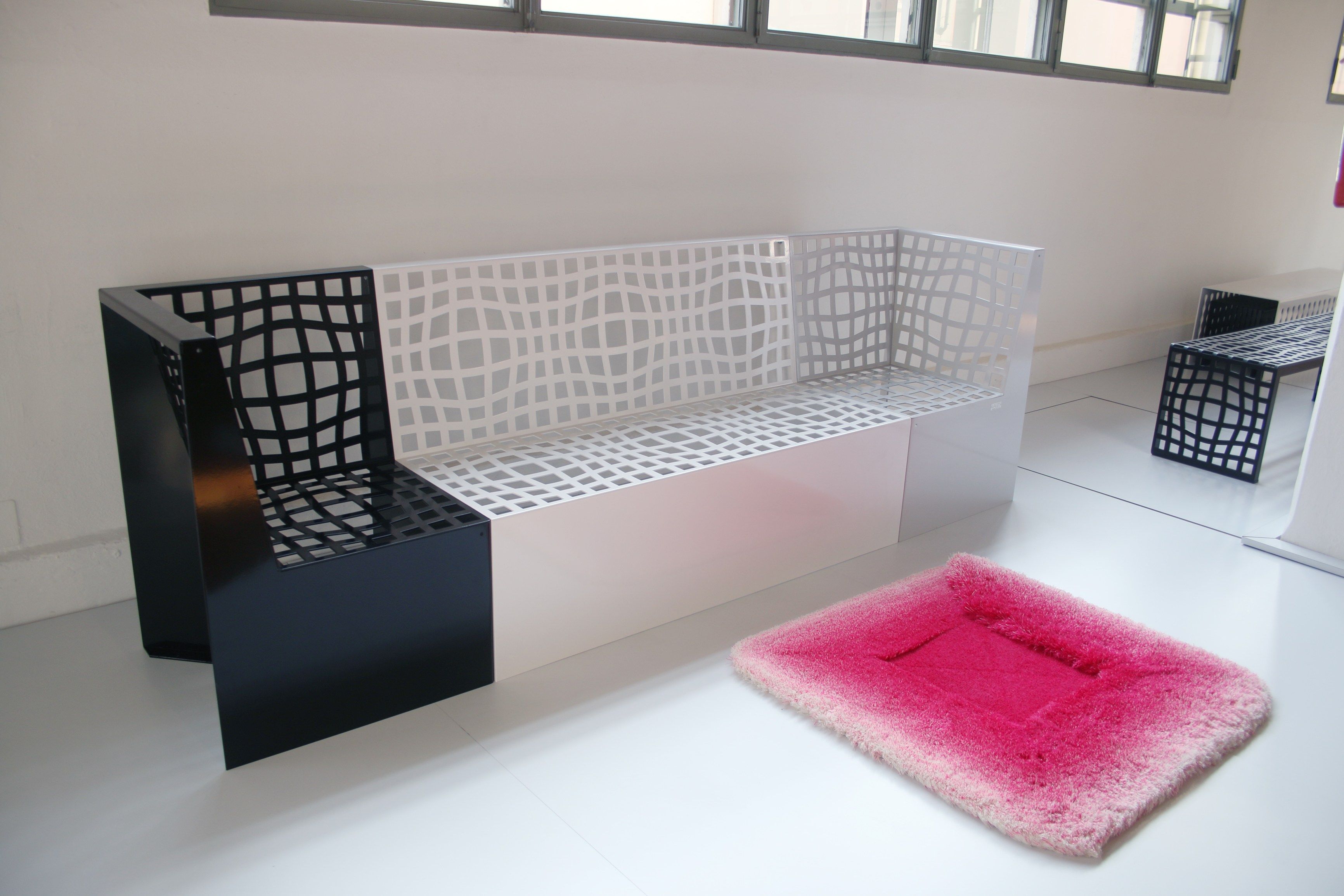 Оцинкованная стальная скамья со спинкой с подлокотниками LAB23 MORPHSCAPE LOUNGE ARCH-00058652 - Вид №1