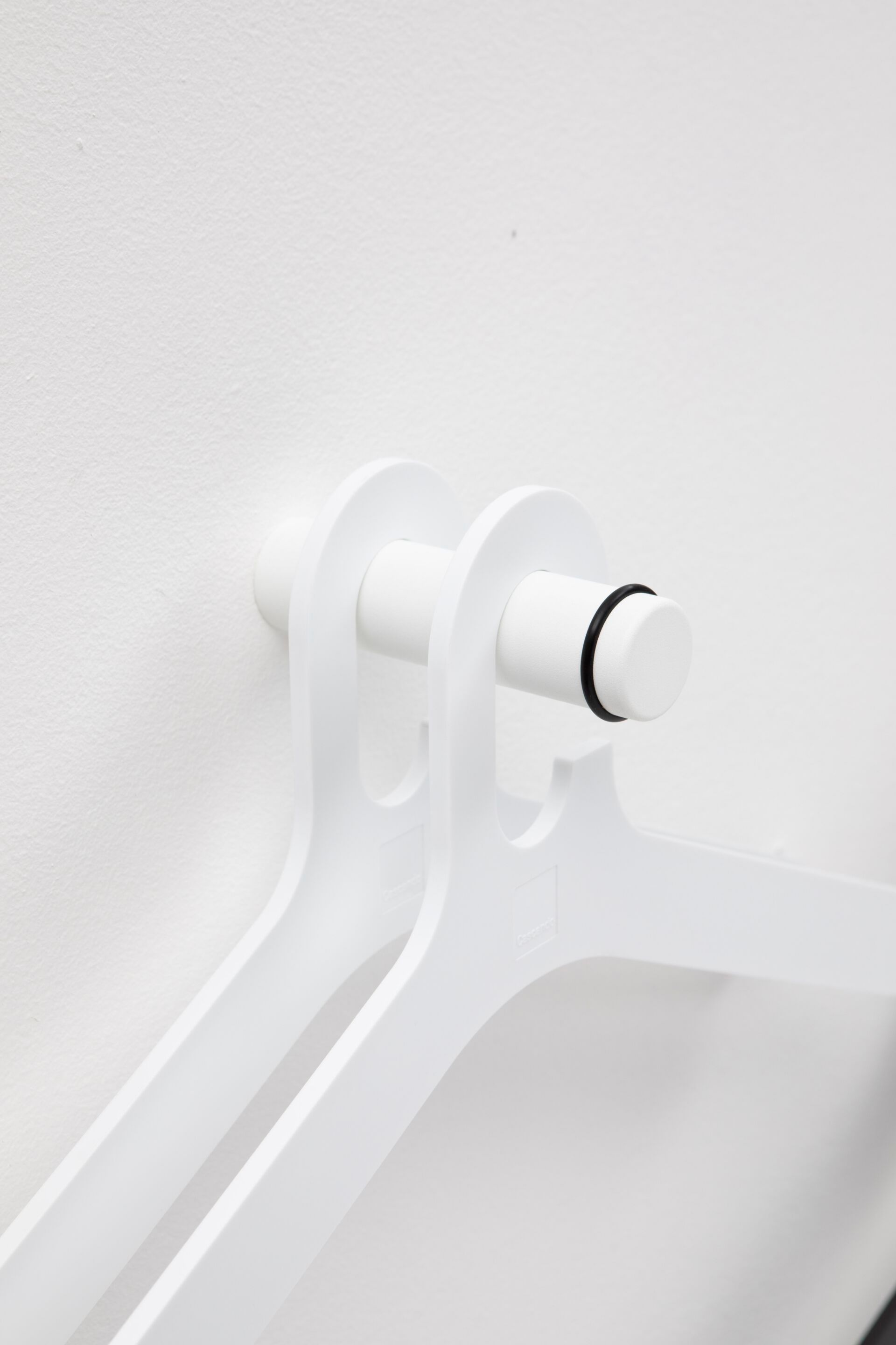 Пластиковая вешалка для одежды Cascando Полюс ARCH-00115512 - Вид №3