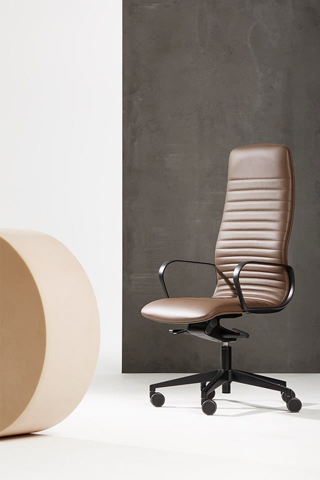 Офисное кресло с откидывающейся спинкой с подлокотниками VAGHI Union Executive ARCH-00147326 - Вид №2