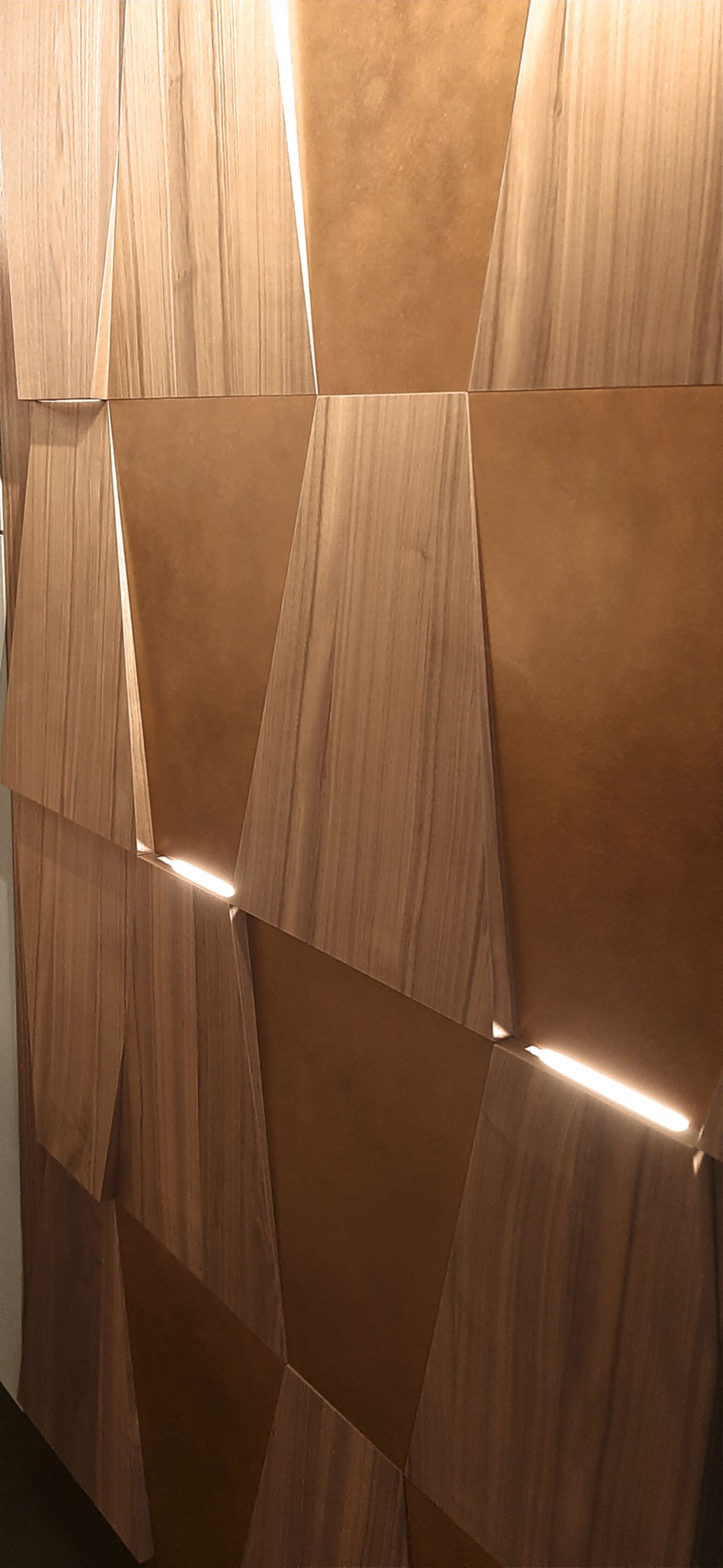 Обшивка из ореха canaletto со встроенным освещением и 3D-эффектом Modesign Brera ARCH-00018697 - Вид №5