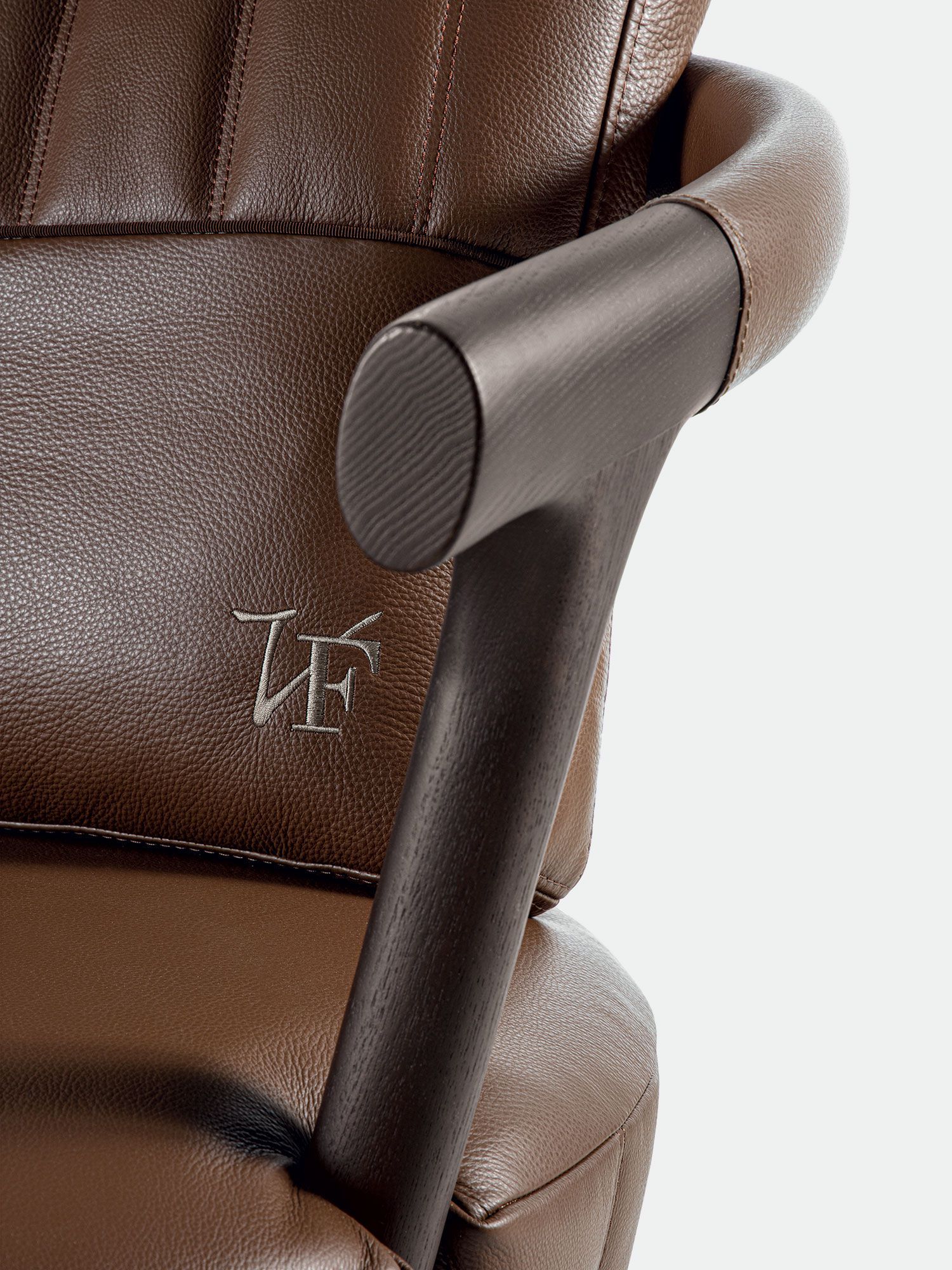 Кожаное кресло Vittoria Frigerio ежевика ARCH-00079284 - Вид №1