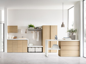 Деревянный шкаф для белья