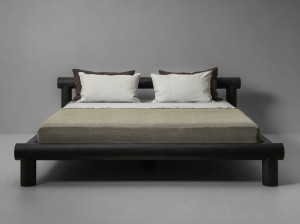 Дубовая двуспальная кровать