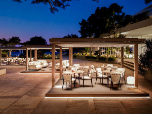 Алюминиевая самонесущая беседка с раздвижной крышкой