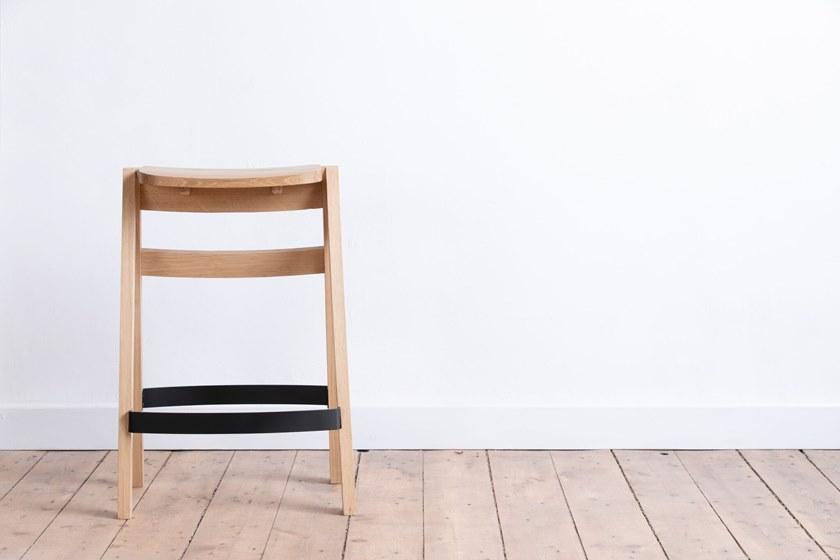 Deadgood Высокий штабелируемый табурет из дуба с подставкой для ног  Lsm - lsh  - Вид №3