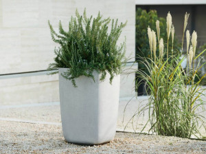 Бетонный высокий садовый горшок