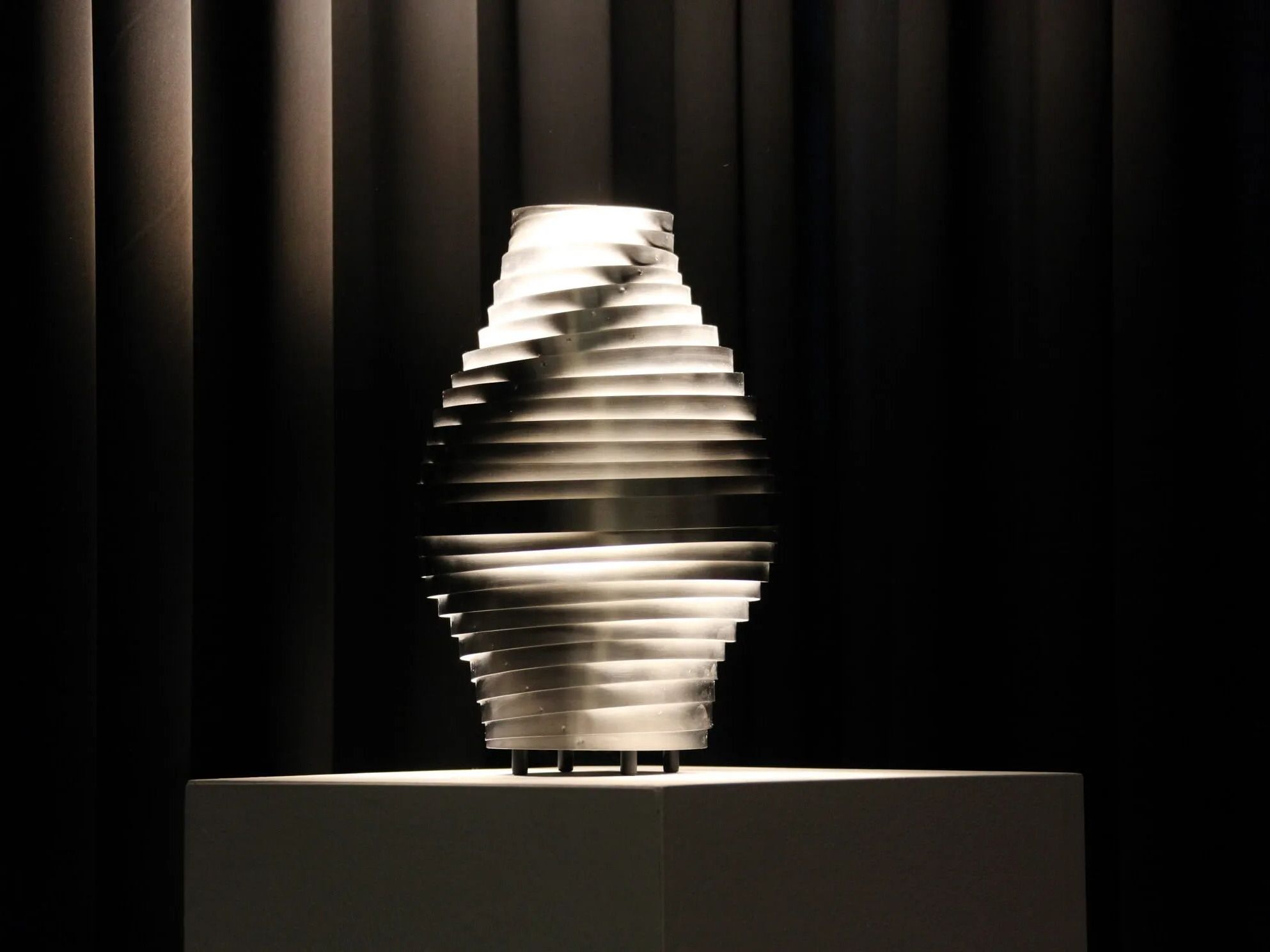 Светодиодная настольная лампа из нержавеющей стали Brillamenti Шмель ARCH-00084620