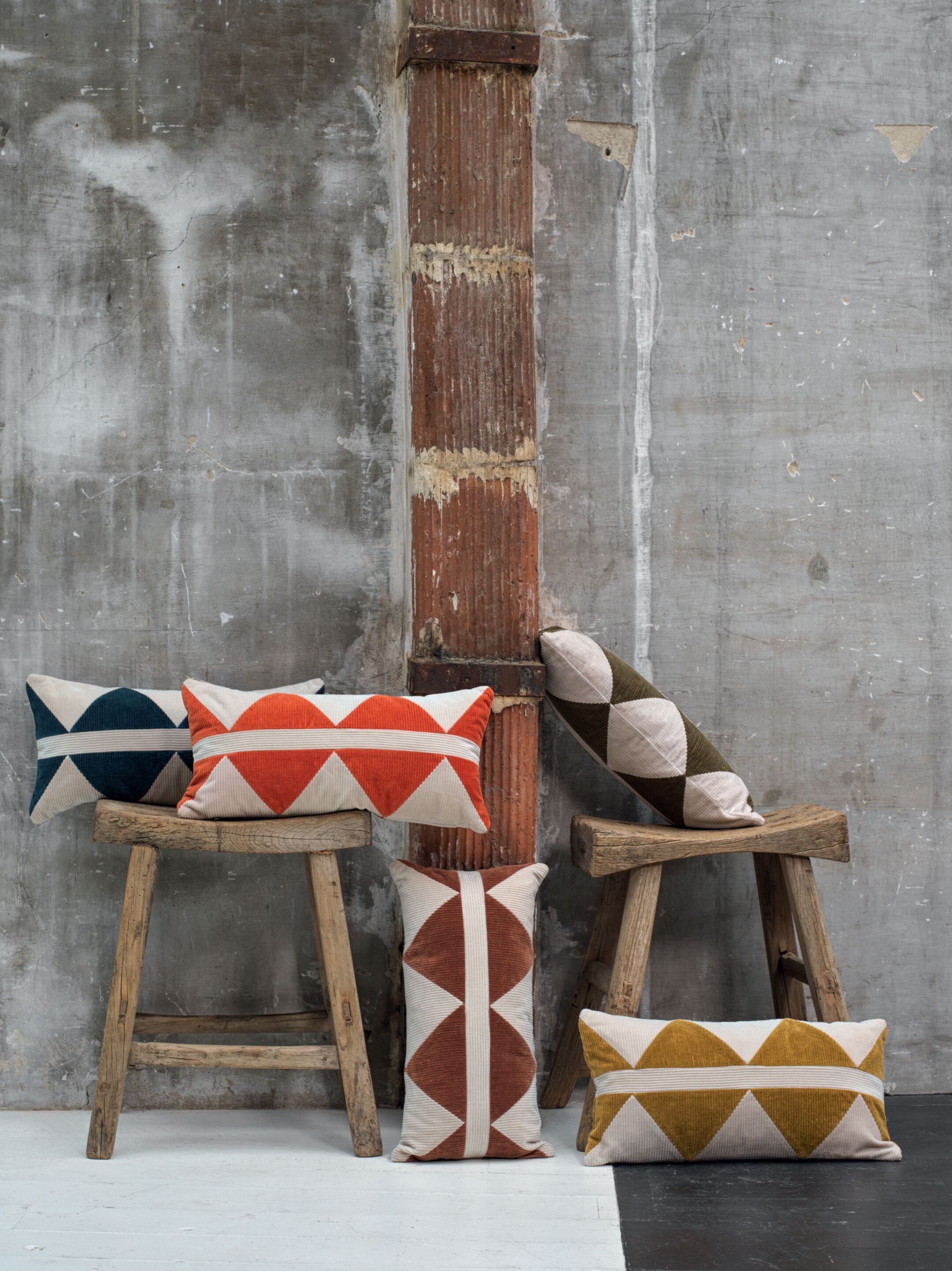 Квадратная подушка из бархата с геометрическим рисунком Élitis MELIE ARCH-00123728 - Вид №1