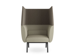 Тканевое кресло с высокой спинкой