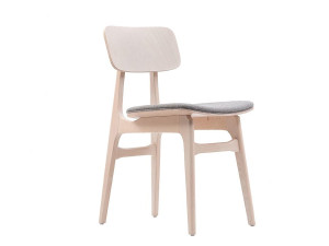 Деревянный стул