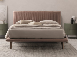 Двуспальная кровать из ткани с мягким изголовьем