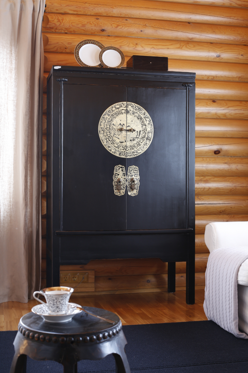 Шкаф распашной двухдверный черный "Гуй" ДОМАШНЯЯ ОБСТАНОВКА  017308 Черный Santreyd  - Вид №5