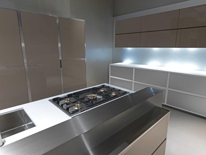 Strato Cucine Кухня с глянцевым лакированным островком серо-голубого цвета 20.10 sun-id-1414102 - Вид №5