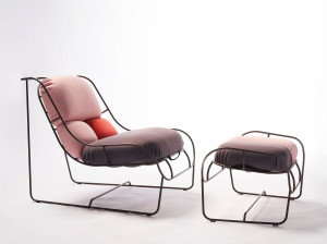 Окрашенное металлическое садовое кресло с подставкой для ног