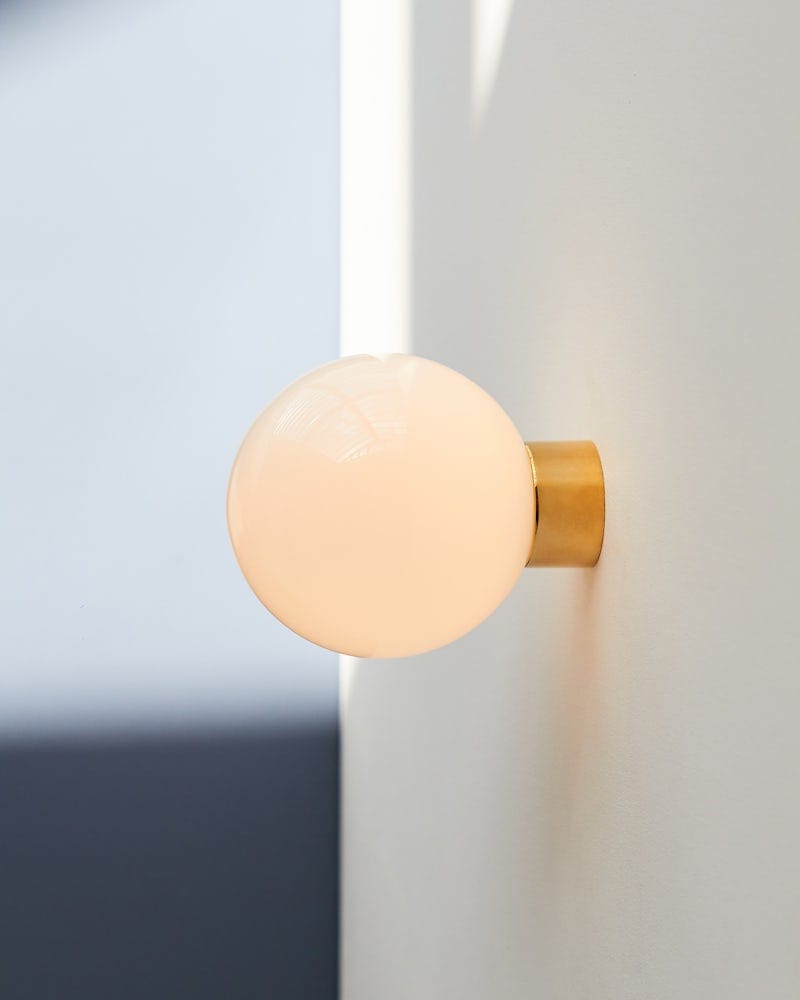 Светодиодный потолочный светильник из опалового стекла Michael Anastassiades Brass Architectural ARCH-00020127 - Вид №2