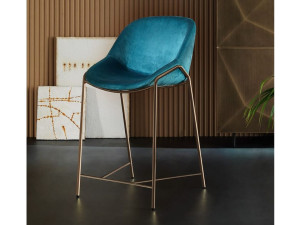 Высокий мягкий стул со спинкой