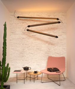 Низкий журнальный столик с двойной столешницей из мрамора и МДФ