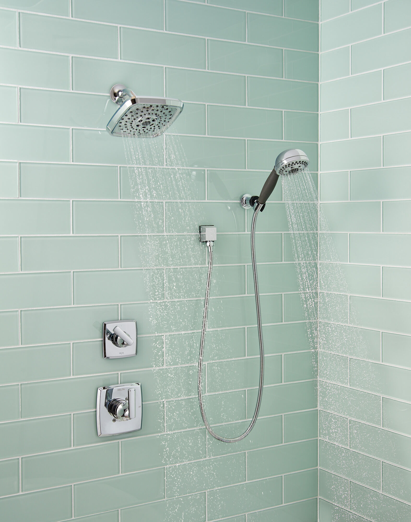 55445-CZ H2Okinetic® Ручной душ с 5 настройками настенного крепления Delta Faucet Universal Showering Шампанское бронза  - Вид №2