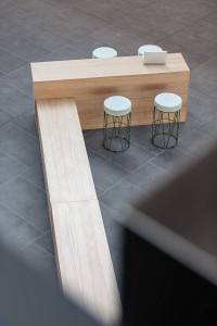 Стальной высокий садовый стул