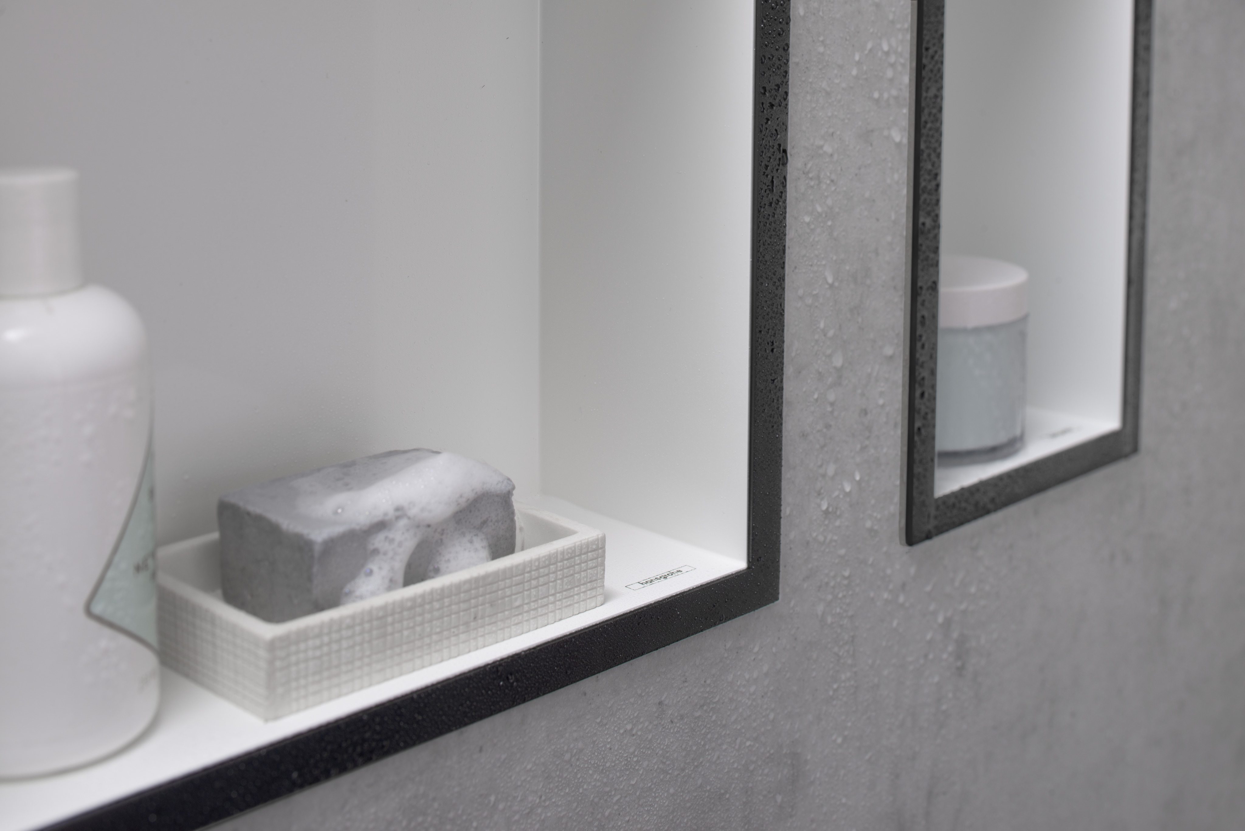 56099340 XtraStoris Individual Стеновая ниша Matt White с дизайнерской рамкой 300/300/100 Hansgrohe  - Вид №1