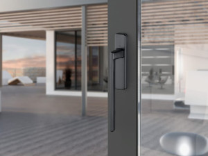 Латунная оконная ручка на пластине