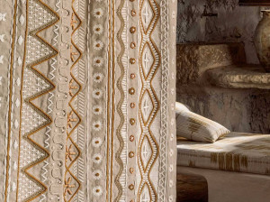 Льняная вышитая ткань