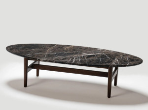 Низкий овальный журнальный столик из ясеня с мраморной столешницей