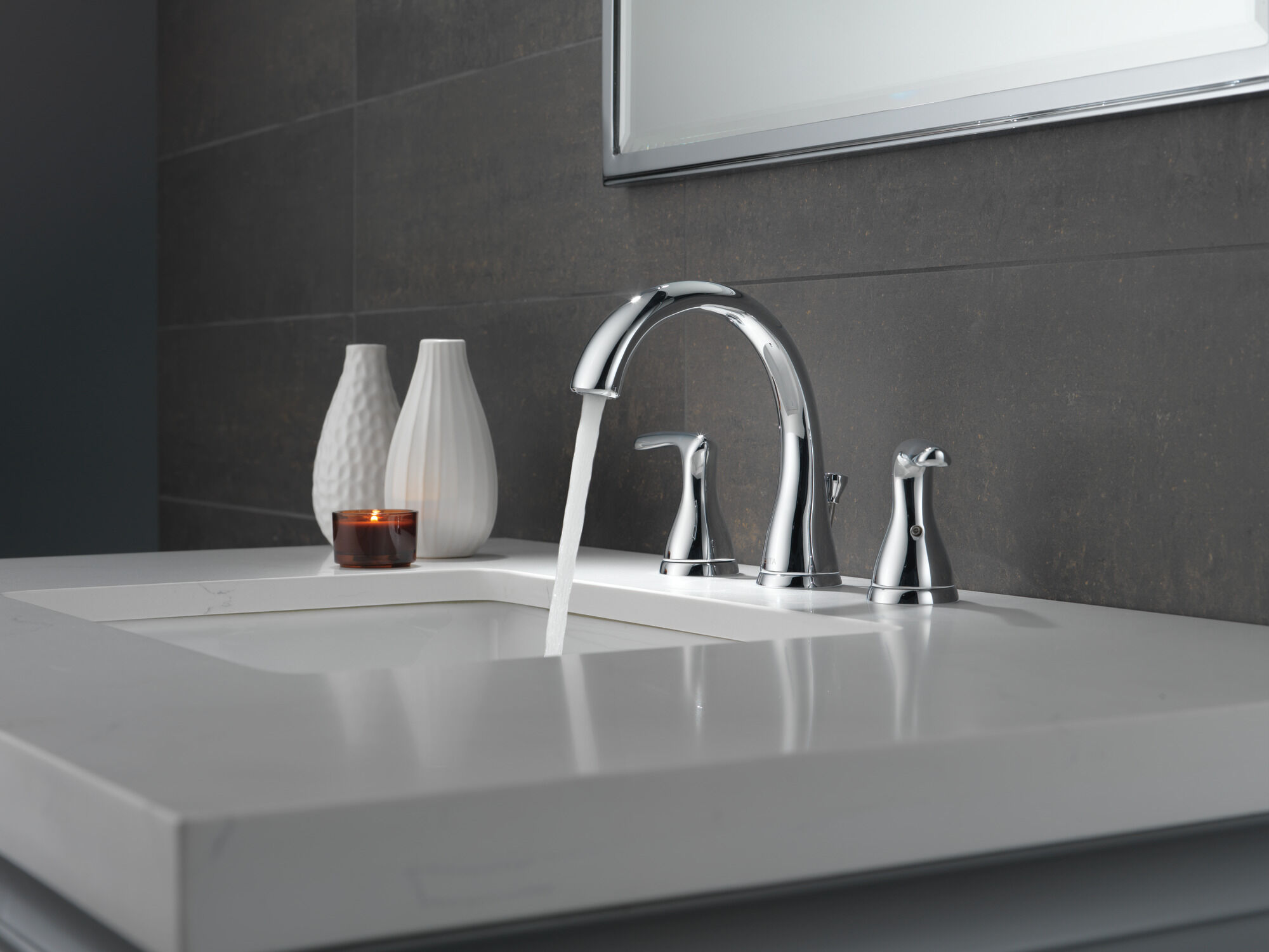 Смеситель для унитаза с двумя ручками Delta Faucet B3518LF - Вид №2