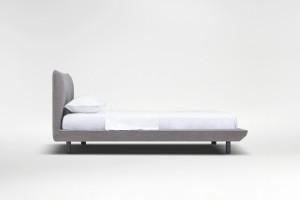 Тканевая кровать с мягким изголовьем