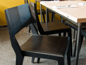 Деревянный штабелируемый стул