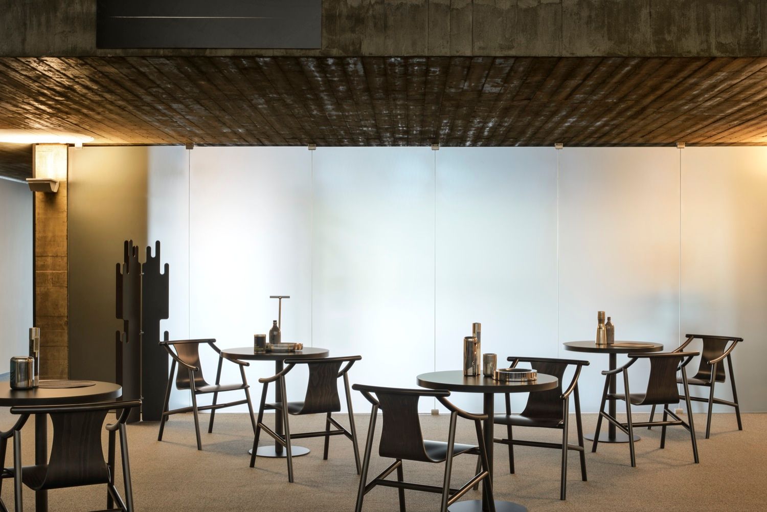 Круглый стол из хрусталя и массива бука Wiener GTV Design Magistretti ARCH-00117275 - Вид №3