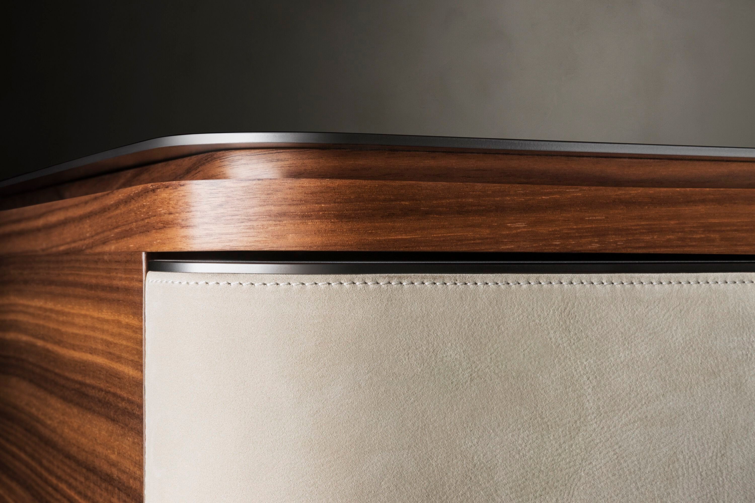 Комод из орехового дерева с кожаной обивкой OAK New York Suite ARCH-00070728 - Вид №3