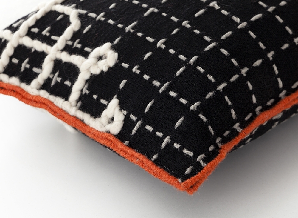 100285 Подушка Space D Black GAN Bandas