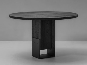 Круглый обеденный стол из массива дерева